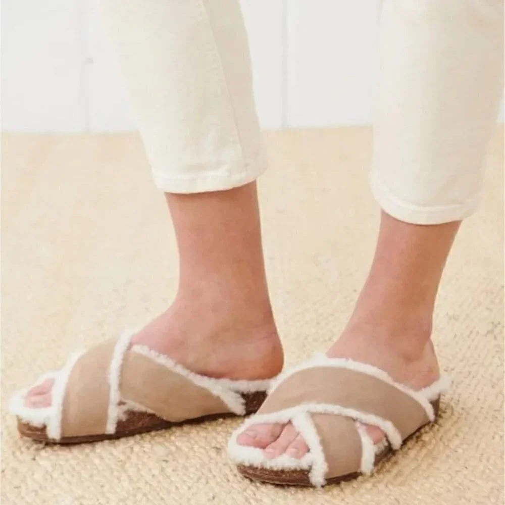 NWOT Jenni Kayne Shearling-Lined Suede Crossover Sandal Saddle Size 37